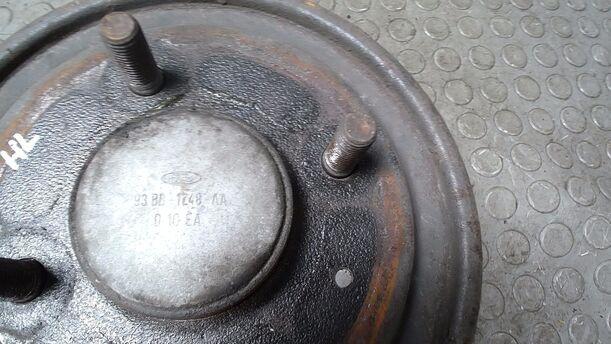 Foto: RADNABE HINTEN LINKS eines Ford Fiesta Courier Style