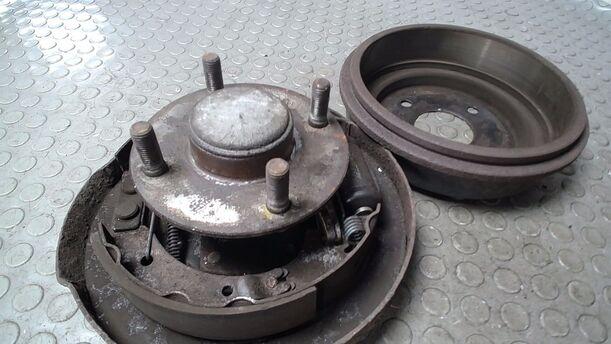 Foto: RADNABE HINTEN RECHTS eines Ford Fiesta Courier Style