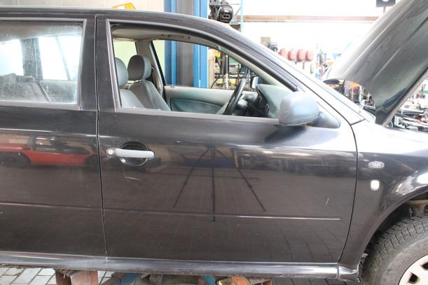 Foto: TÜR VORNE LINKS eines Skoda Octavia 1.6 Combi Style