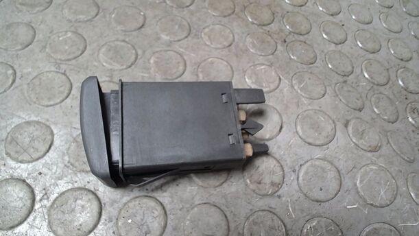 Foto: SCHALTER WARNBLINKANLAGE eines Skoda Octavia 1.6 Combi Style