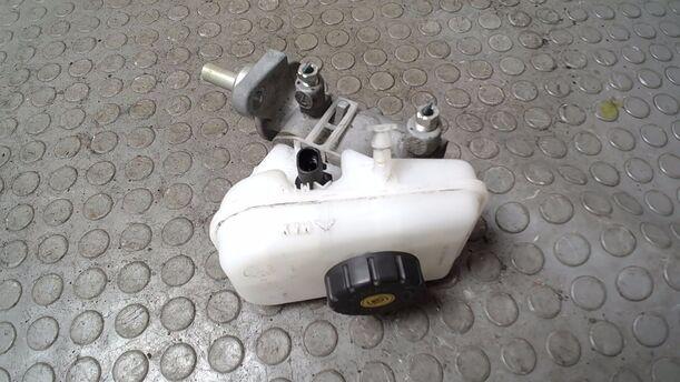 Foto: HAUPTBREMSZYLINDER eines Opel Corsa 1.2 16V Style
