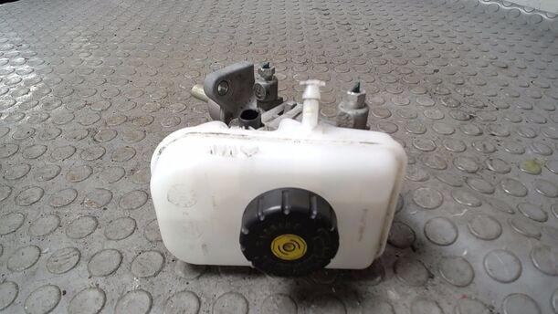 Foto: HAUPTBREMSZYLINDER eines Opel Corsa 1.2 16V Style