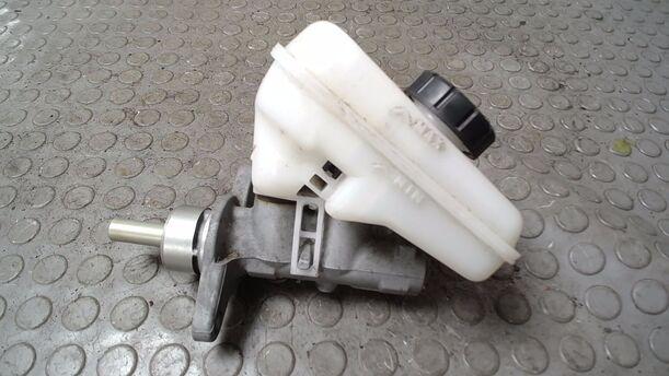 Foto: HAUPTBREMSZYLINDER eines Opel Corsa 1.2 16V Style