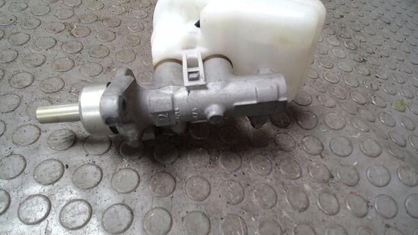 Foto: HAUPTBREMSZYLINDER eines Opel Corsa 1.2 16V Style