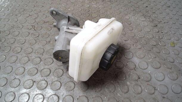 Foto: HAUPTBREMSZYLINDER eines Opel Corsa 1.2 16V Style