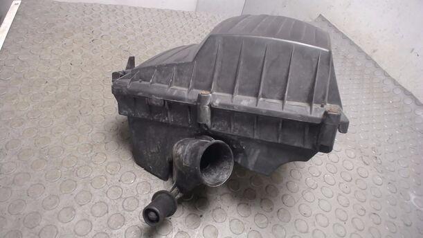 Foto: LUFTFILTERKASTEN eines Opel Corsa 1.2 16V Style