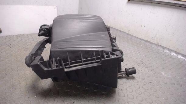 Foto: LUFTFILTERKASTEN eines Opel Corsa 1.2 16V Style