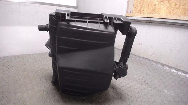 Foto: LUFTFILTERKASTEN eines Opel Corsa 1.2 16V Style