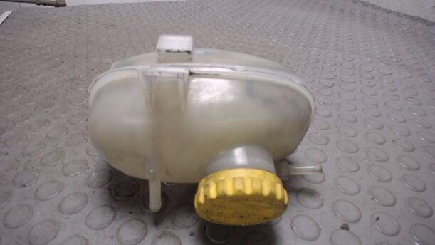 Foto: AUSGLEICHSBEHÄLTER eines Opel Corsa 1.2 16V Style