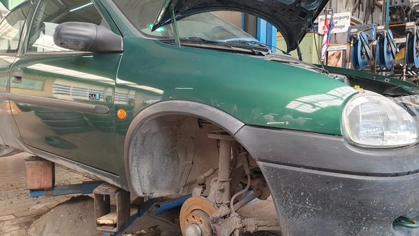 Foto: KOTFLÜGEL VORNE RECHTS eines Opel Corsa Style