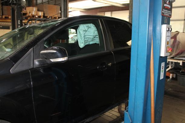 Foto: TÜR VORN LINKS ( 4/5 TÜRER ) eines Ford Focus 1.6 16V Style