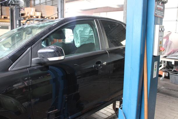 Foto: TÜR VORN LINKS ( 4/5 TÜRER ) eines Ford Focus 1.6 16V Style