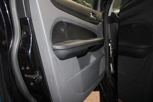 Foto: TÜR VORN LINKS ( 4/5 TÜRER ) eines Ford Focus 1.6 16V Style