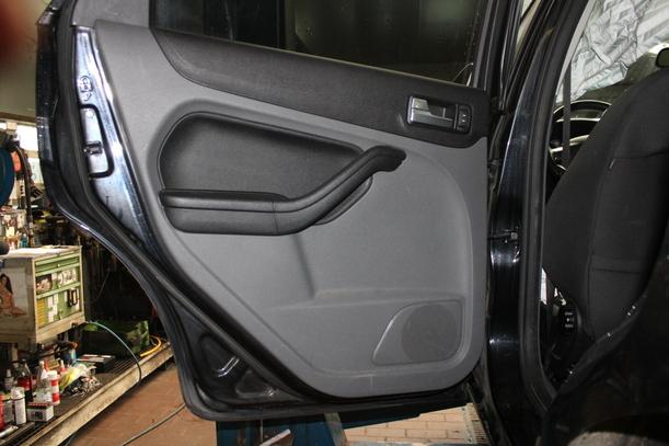 Foto: TÜR HINTEN RECHTS eines Ford Focus 1.6 16V Style