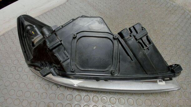 Foto: SCHEINWERFER LINKS ( HALOGEN ) eines Ford Focus 1.6 16V Style