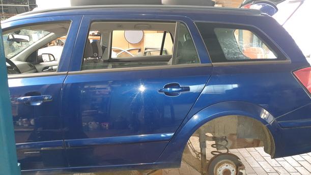 Foto: TÜR HINTEN LINKS eines Opel Astra 1.6 Caravan Style