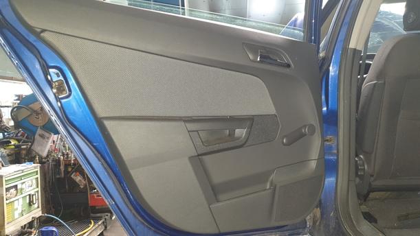 Foto: TÜR HINTEN LINKS eines Opel Astra 1.6 Caravan Style