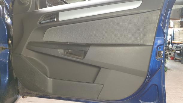 Foto: TÜR VORNE RECHTS eines Opel Astra 1.6 Caravan Style