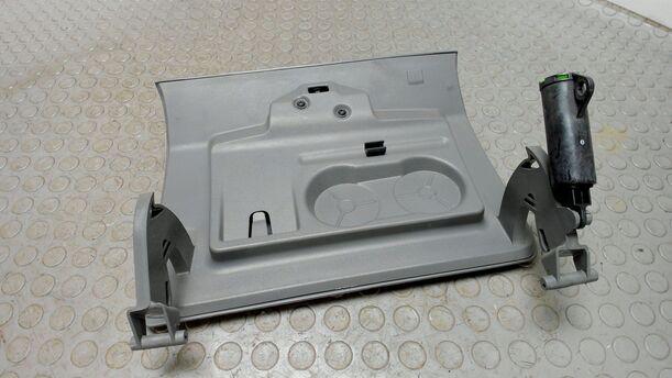Foto: KLAPPE HANDSCHUHFACH eines Ford Focus 1.6 16V Style