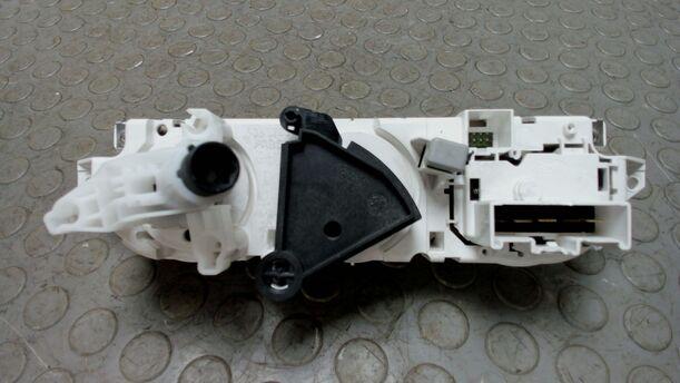 Foto: HEIZUNGSBETÄTIGUNG ( KLIMA ) eines Ford Focus 1.6 16V Style