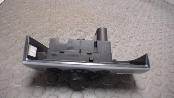 Foto: LICHTSCHALTER eines Opel Astra 1.6 Caravan Style