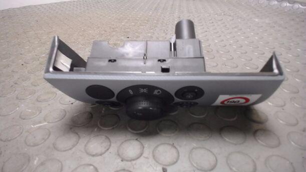 Foto: LICHTSCHALTER eines Opel Astra 1.6 Caravan Style
