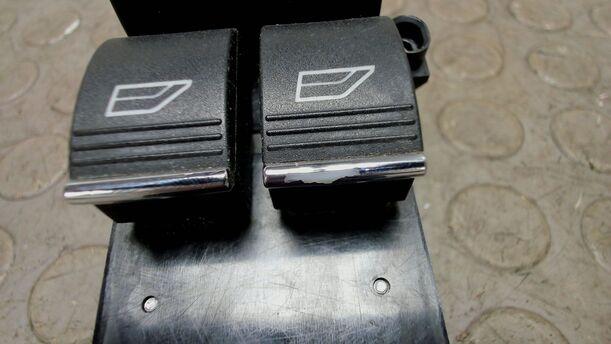 Foto: FENSTERHEBERSCHALTER VORNE LINKS eines Ford Focus 1.6 16V Style