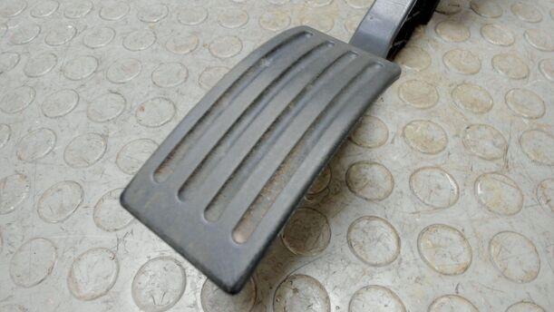 Foto: GASPEDAL ( BENZIN / SCHALTGETRIEBE ) eines Ford Focus 1.6 16V Style