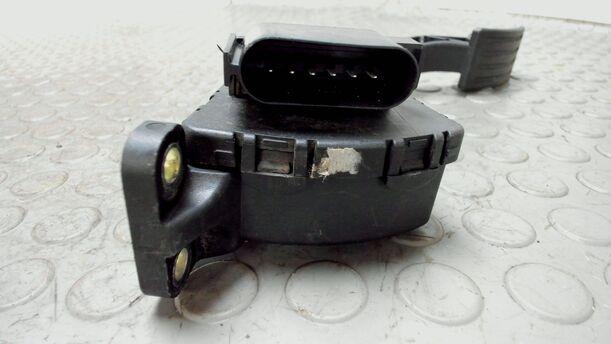 Foto: GASPEDAL ( BENZIN / SCHALTGETRIEBE ) eines Ford Focus 1.6 16V Style