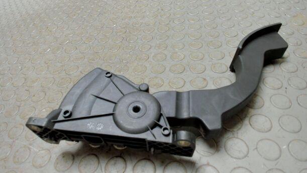Foto: GASPEDAL ( BENZIN / SCHALTGETRIEBE ) eines Ford Focus 1.6 16V Style