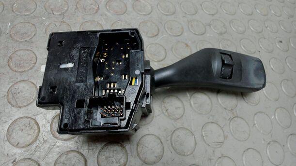 Foto: BLINKERSCHALTER / KOMBISCHALTER eines Ford Focus 1.6 16V Style
