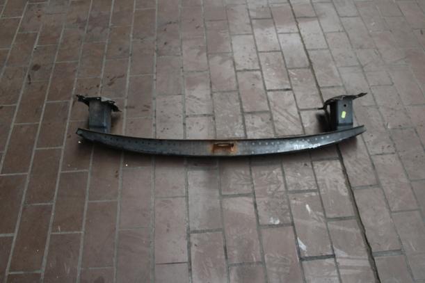 Foto: VERSTÄRKUNG VORNE eines VW Golf 1.4 Style