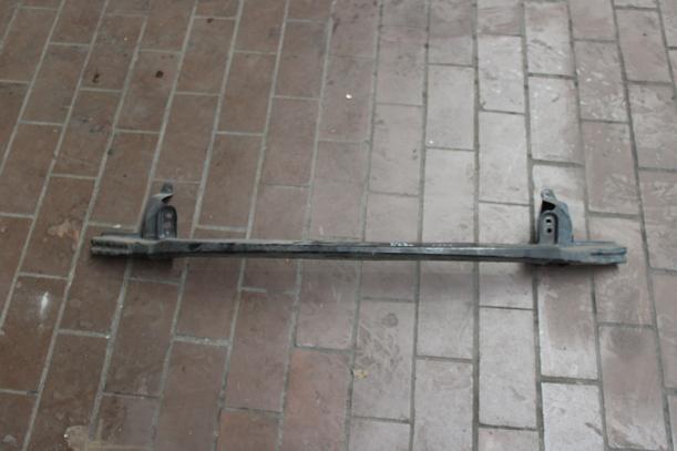 Foto: VERSTÄRKUNG VORNE UNTEN eines VW Golf 1.4 Style