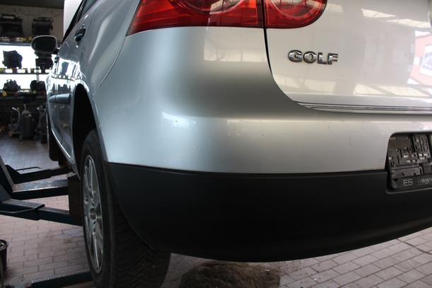 Foto: STOSSFÄNGER / STOSSSTANGE HINTEN ( LIMOUSINE ) eines VW Golf 1.4 Style