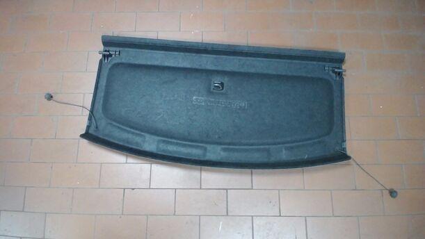 Foto: HUTABLAGE ( LIMOUSINE ) eines VW Golf 1.4 Style