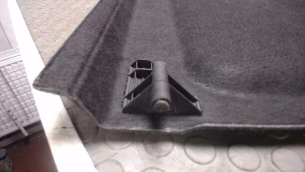 Foto: HUTABLAGE ( LIMOUSINE ) eines VW Golf 1.4 Style