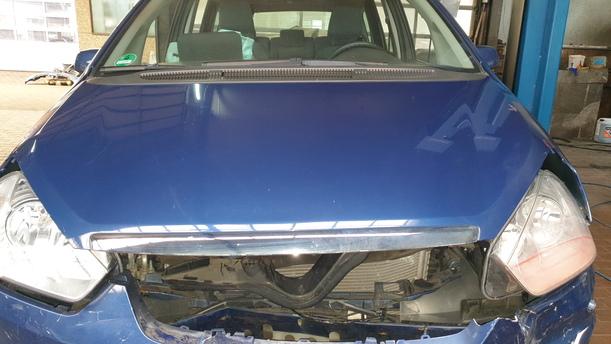 Foto: MOTORHAUBE eines Ford C-MAX 1.6 Style