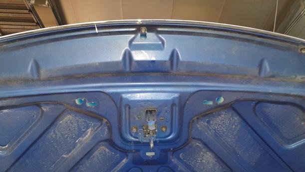 Foto: MOTORHAUBE eines Ford C-MAX 1.6 Style