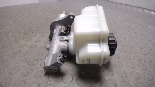 Foto: HAUPTBREMSZYLINDER eines VW Golf 1.4 Style