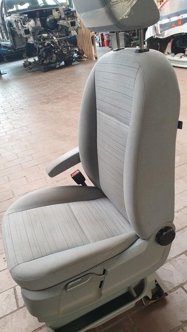 Foto: SITZ VORNE LINKS / FAHRERSITZ eines Ford C-MAX 1.6 Style