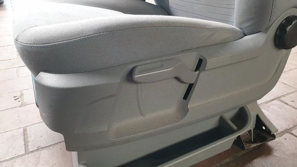 Foto: SITZ VORNE LINKS / FAHRERSITZ eines Ford C-MAX 1.6 Style