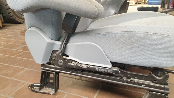 Foto: SITZ VORNE LINKS / FAHRERSITZ eines Ford C-MAX 1.6 Style