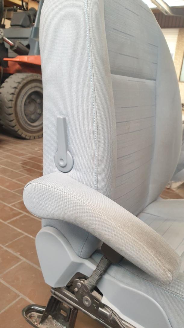 Foto: SITZ VORNE LINKS / FAHRERSITZ eines Ford C-MAX 1.6 Style