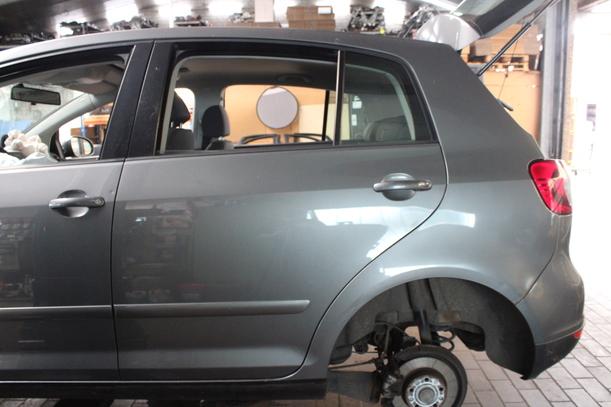Foto: TÜR HINTEN LINKS ( GOLF PLUS ) eines VW Golf Plus 2.0 FSI Style