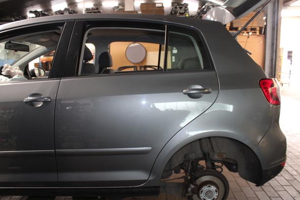 Foto: TÜR HINTEN LINKS ( GOLF PLUS ) eines VW Golf Plus 2.0 FSI Style