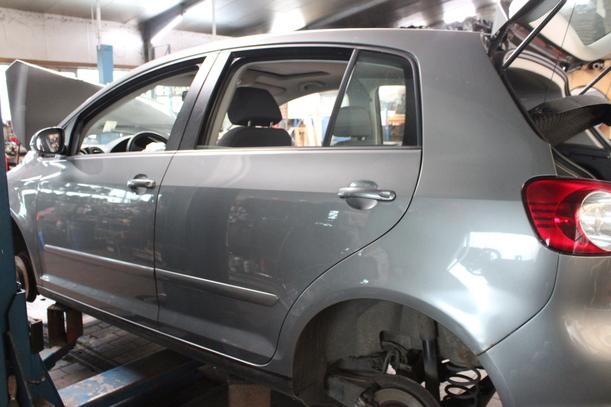 Foto: TÜR HINTEN LINKS ( GOLF PLUS ) eines VW Golf Plus 2.0 FSI Style