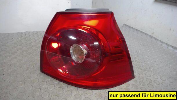 Foto: HECKLEUCHTE/ RÜCKLEUCHTE RECHTS ( LIMOUSINE ) eines VW Golf 1.4 Style