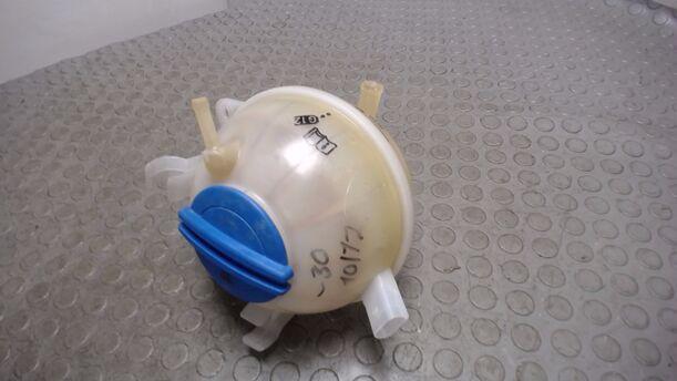 Foto: AUSGLEICHSBEHÄLTER eines VW Golf 1.4 Style