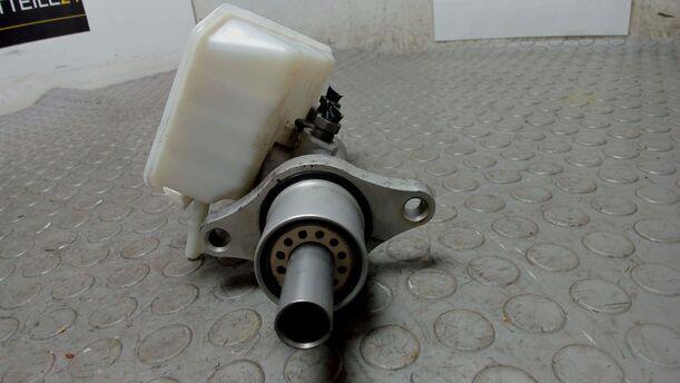 Foto: HAUPTBREMSZYLINDER eines Ford Focus 1.6 16V Style