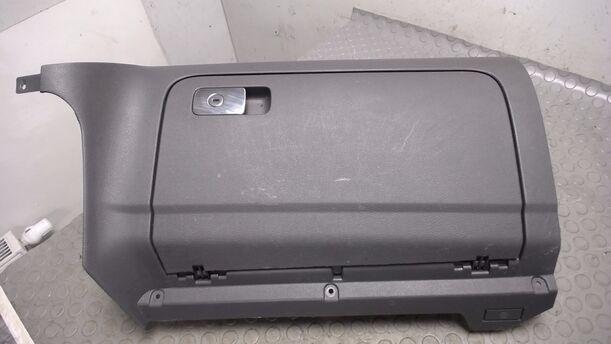 Foto: HANDSCHUHFACH eines VW Golf 1.4 Style